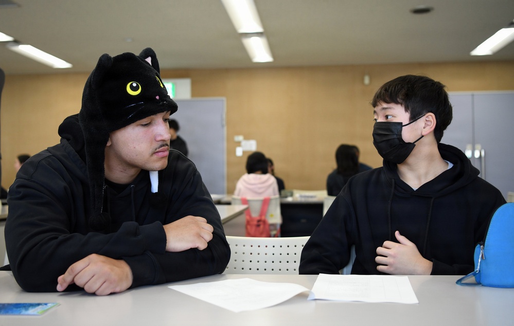 Language exchange event strengthens bond between Camp Zama volunteers, Japanese youth