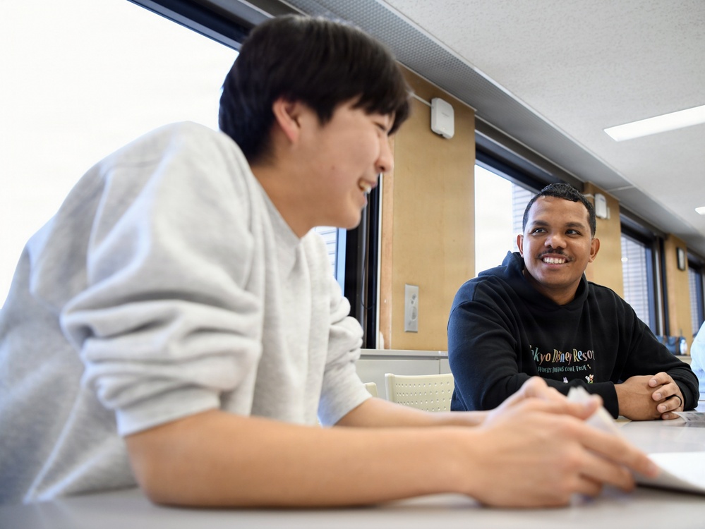 Language exchange event strengthens bond between Camp Zama volunteers, Japanese youth