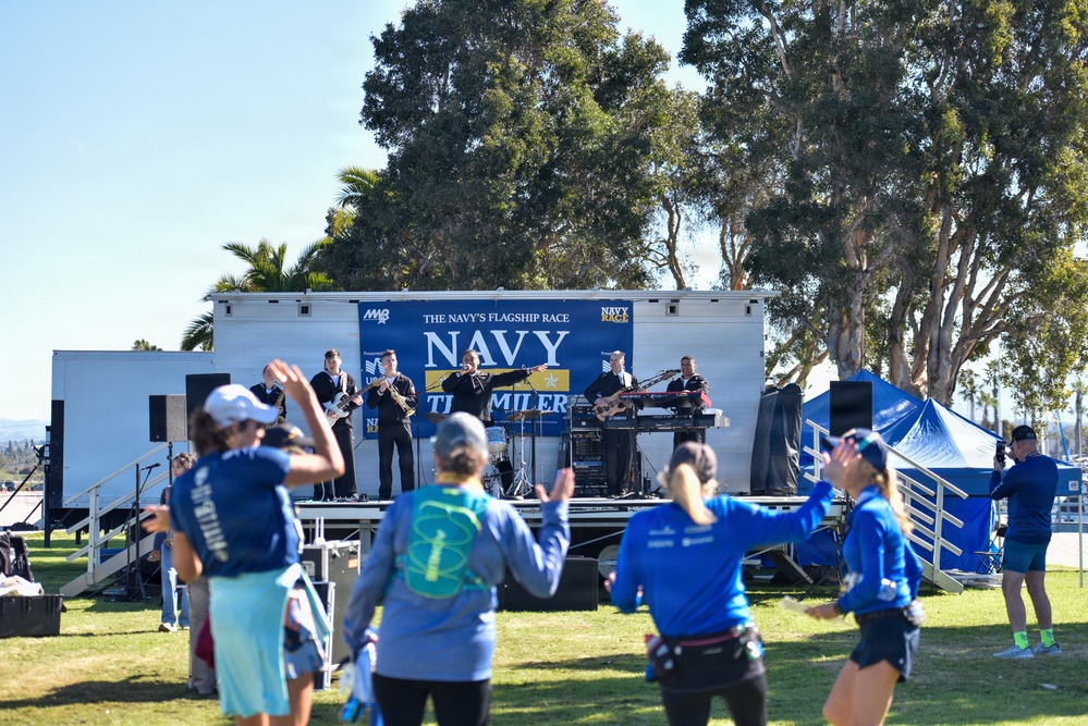 Navy Band Southwest’s The Destroyers Popular Music Group Performs at the Inaugural Navy Ten-Miler Race