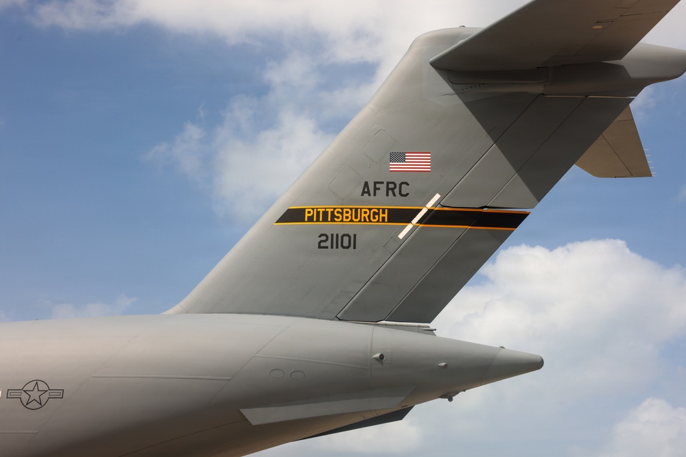 3rd MLR Marines off-load equipment from C-17 Globemaster III