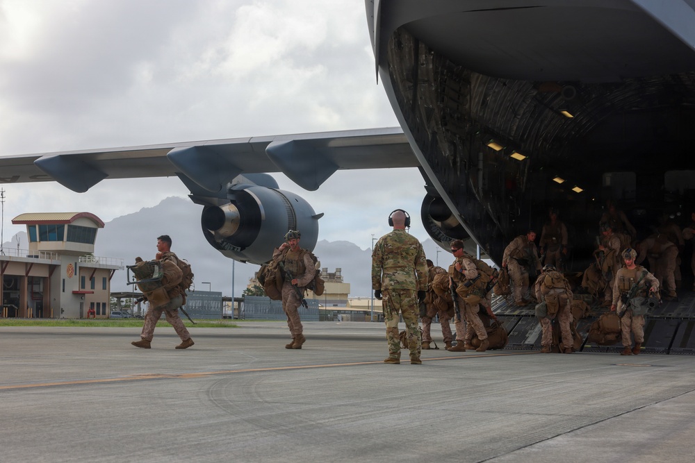 3rd MLR Marines off-load equipment from C-17 Globemaster III