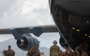 3rd MLR Marines off-load equipment from C-17 Globemaster III