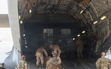 3rd MLR Marines off-load equipment from C-17 Globemaster III