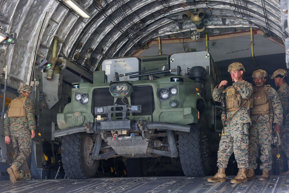 3rd MLR Marines off-load equipment from C-17 Globemaster III