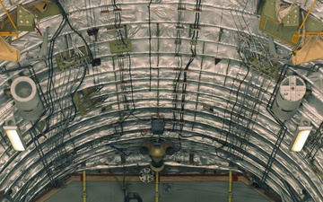 3rd MLR Marines off-load equipment from C-17 Globemaster III