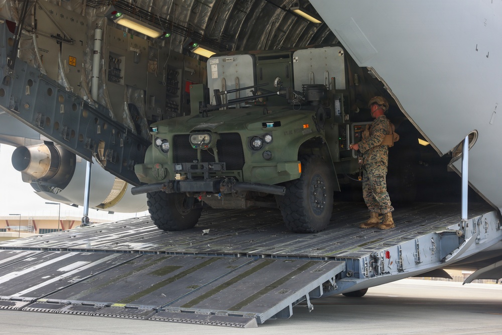 3rd MLR Marines off-load equipment from C-17 Globemaster III