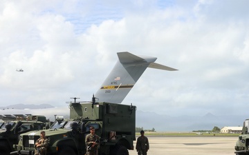3rd MLR Marines off-load equipment from C-17 Globemaster III