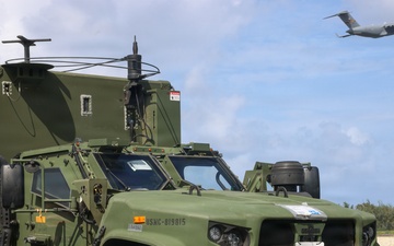 3rd MLR Marines off-load equipment from C-17 Globemaster III