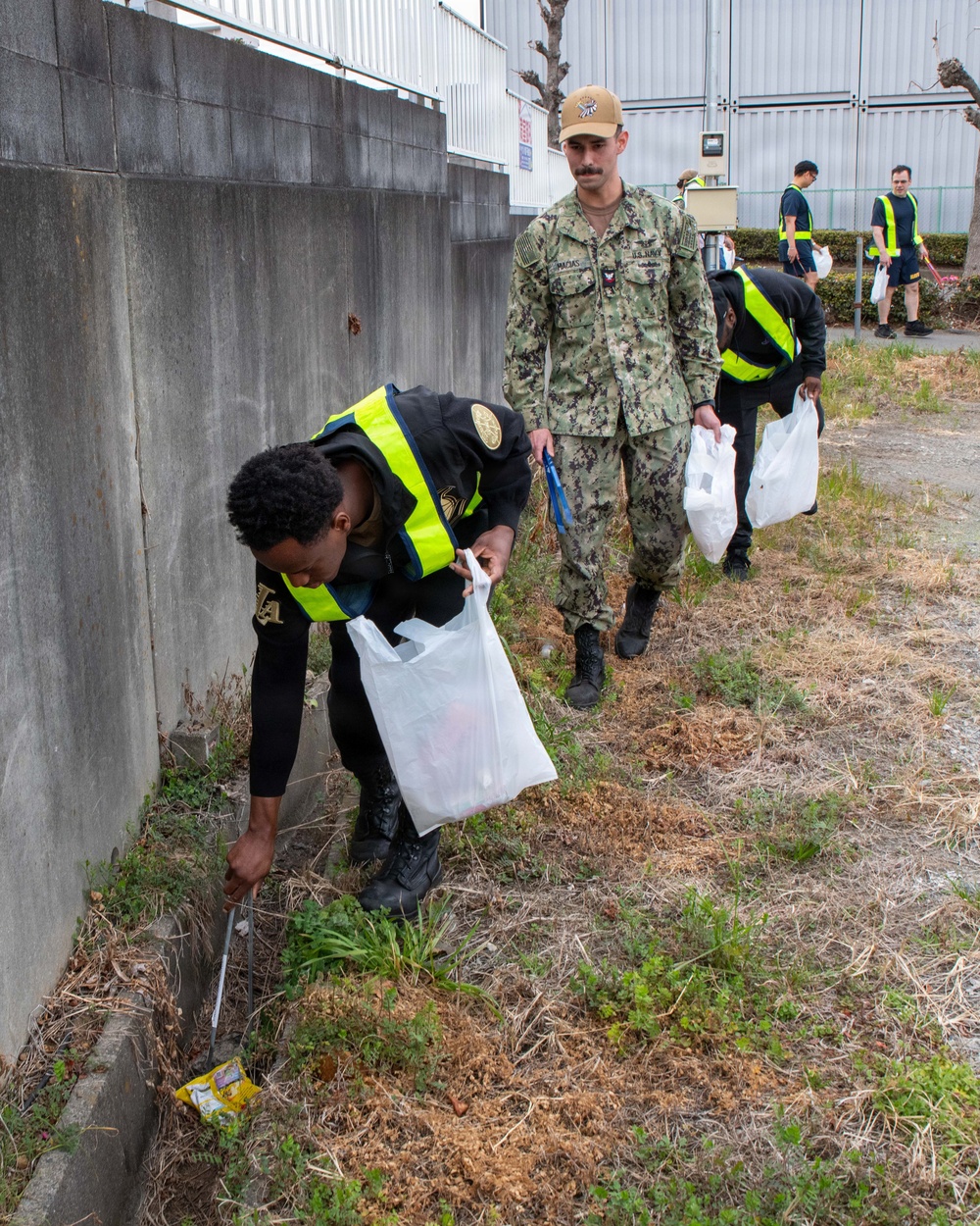 Ayase Curbside Clean Up