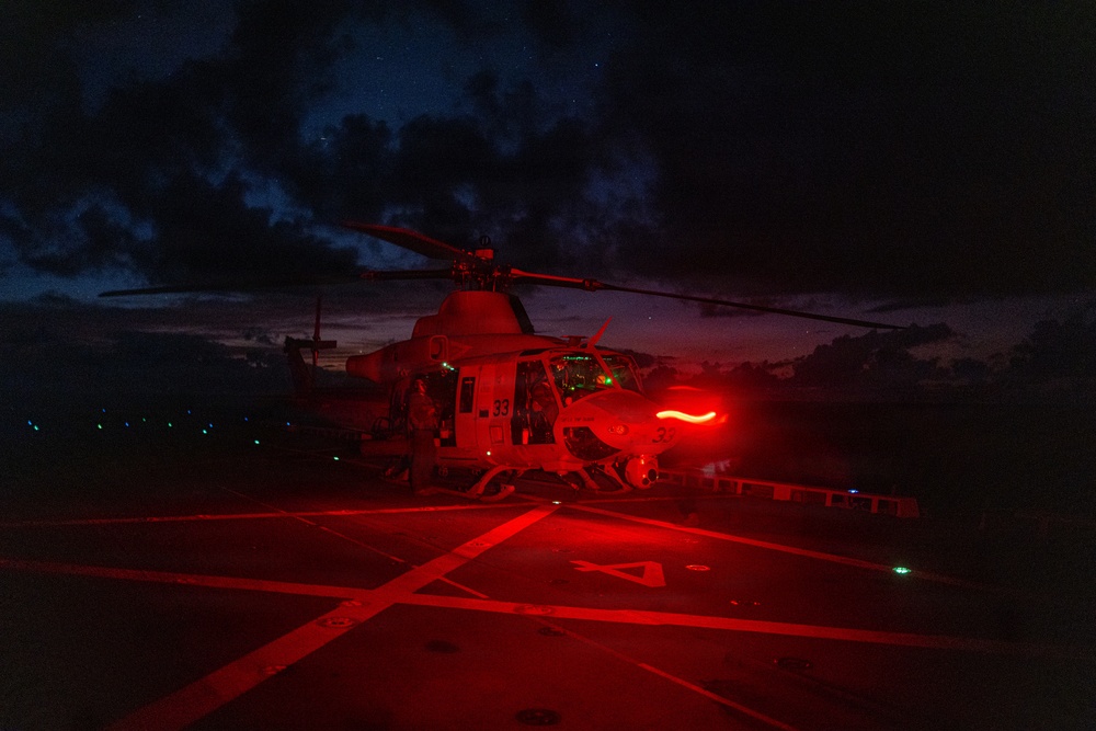 22ND MEU (SOC) | Night Flight Ops USS Fort Lauderdale