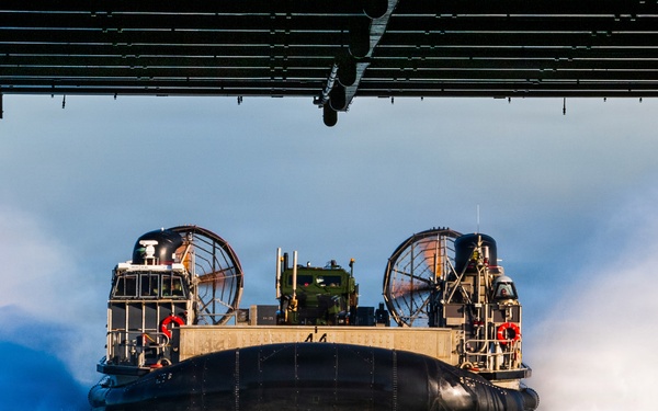 11th MEU Marines, Sailors conduct LCAC Operations Aboard USS Boxer