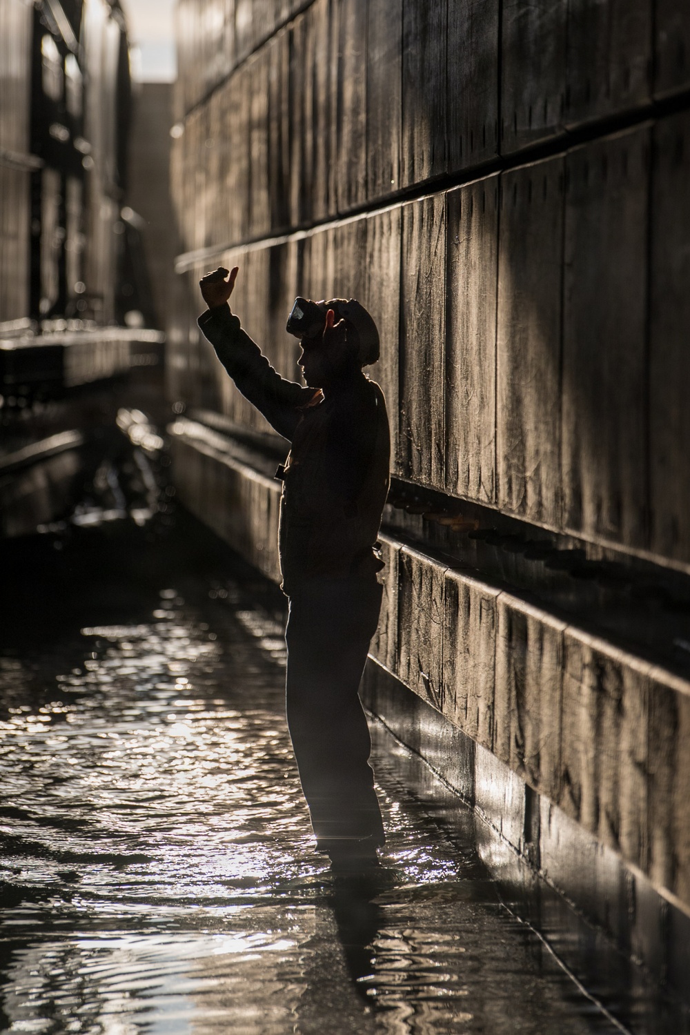 11th MEU Marines, Sailors conduct LCAC Operations Aboard USS Boxer
