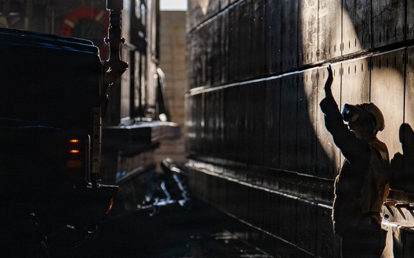11th MEU Marines, Sailors conduct LCAC Operations Aboard USS Boxer