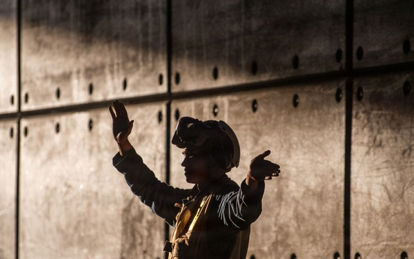 11th MEU Marines, Sailors conduct LCAC Operations Aboard USS Boxer