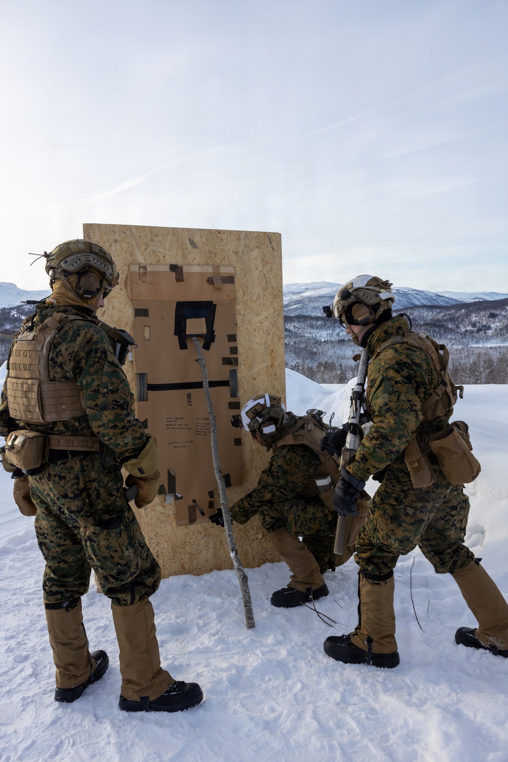 CORE 26 | U.S. Marine Corps Infantry and Combat Engineers Hone Urban Breaching Capabilities in Norway