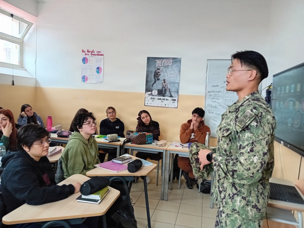 NSA Naples, Italian High School Students Partner in Cultural Exchange