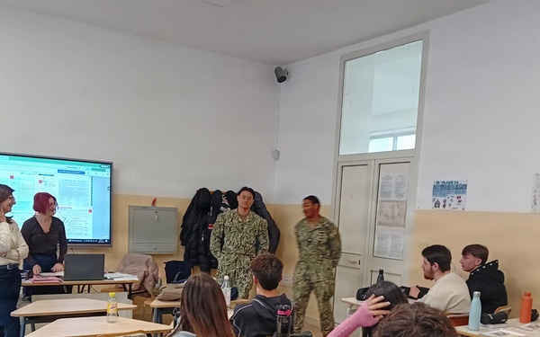 NSA Naples, Italian High School Students Partner in Cultural Exchange