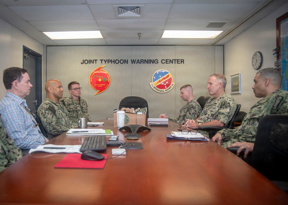 Commander, Naval Information Forces, meets with Information Warfare Sailors stationed in Hawaii.