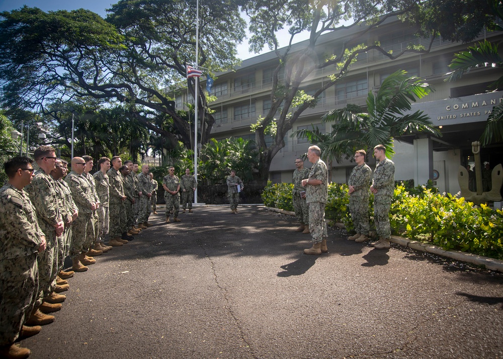 Commander, Naval Information Forces, meets with Information Warfare Sailors stationed in Hawaii.