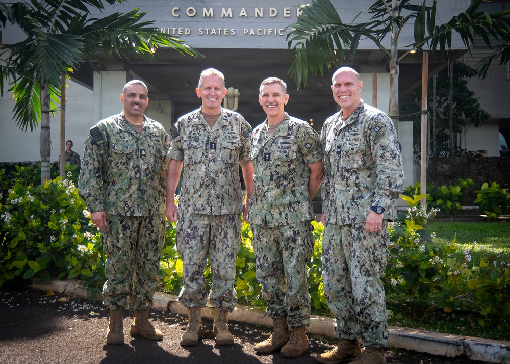 Commander, Naval Information Forces, meets with Information Warfare Sailors stationed in Hawaii.