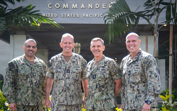 Commander, Naval Information Forces, meets with Information Warfare Sailors stationed in Hawaii.