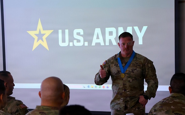 Illinois Guard Soldier Receives Order of the Sphinx