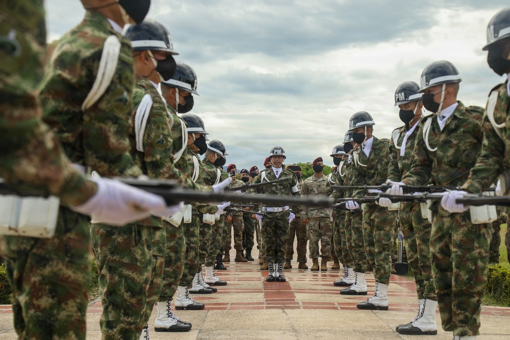 1st BDE Paratroopers conduct a Joint training exercise with the Columbian Army
