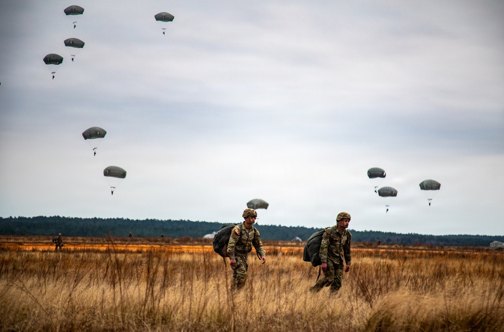 82nd Airborne Division conduct an Airborne Operation