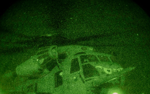 11th MEU Marines, Sailors conduct nighttime deck landing qualifications aboard USS Portland