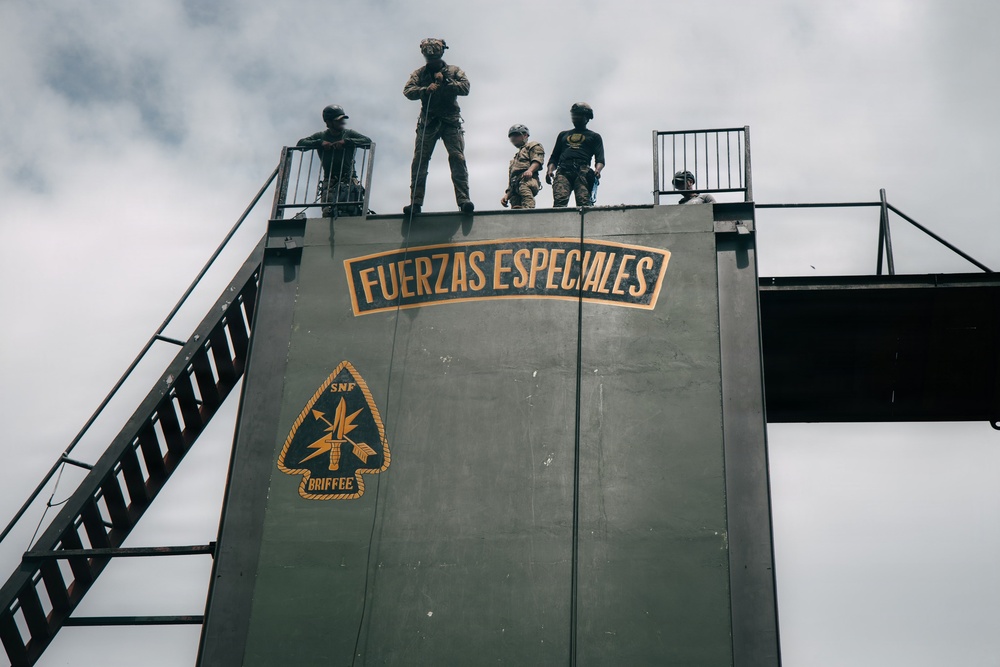 U.S. Army Green Berets Train with Panamanian Special Operations Forces