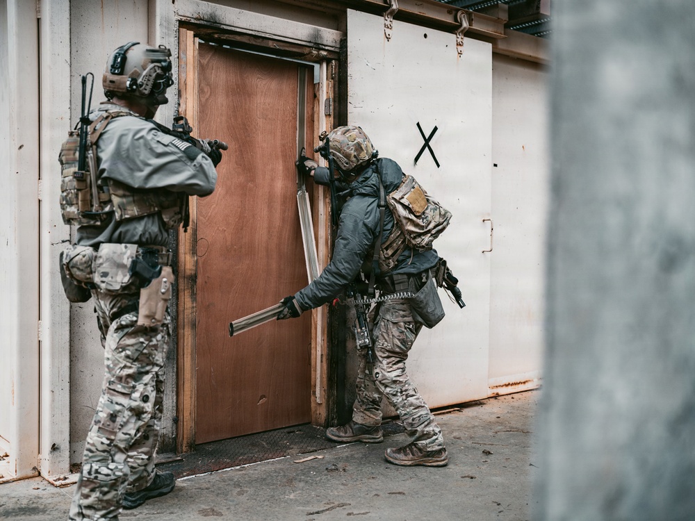 3rd SFG (A) Green Berets conduct SFAUC training with Irish ARW partner forces