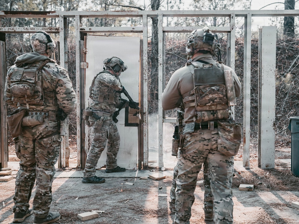 3rd SFG (A) Green Berets conduct SFAUC training with Irish ARW partner forces