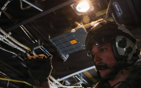 24th MEU CERTEX: U.S Marines with Kilo Conduct a TRAP mission