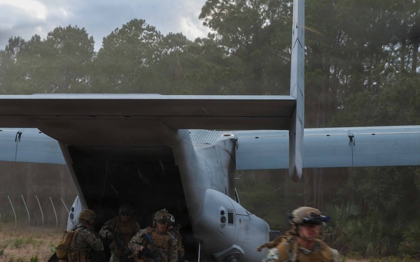 24th MEU CERTEX: U.S Marines with Kilo Conduct a TRAP mission