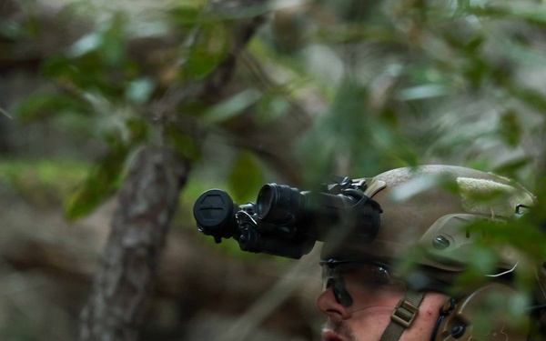 24th MEU CERTEX: U.S Marines with Kilo Conduct a TRAP mission