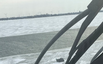 Coast Guard rescues 2 from ice floe on Lake St. Clair