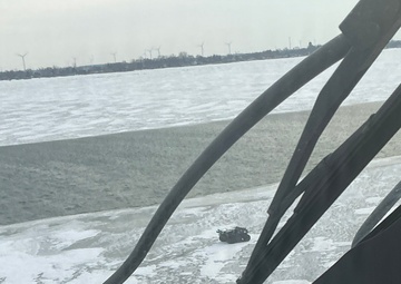 Coast Guard rescues 2 from ice floe on Lake St. Clair
