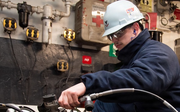 Ronald Reagan Sailors and Shipyard Workers Conduct Maintenance