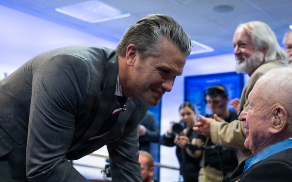 SW Hegseth Hosts MoH Recipient Capt. William's HoH Induction