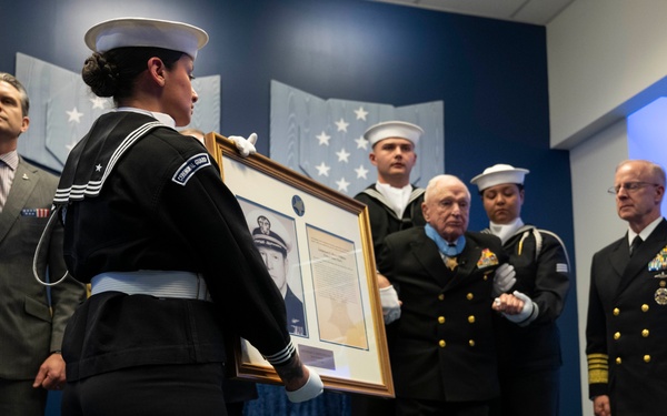 SW Hegseth Hosts MoH Recipient Capt. William's HoH Induction