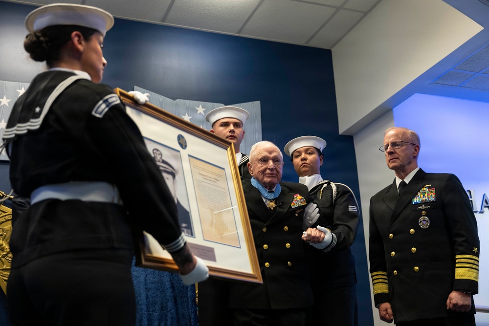 SW Hegseth Hosts MoH Recipient Capt. William's HoH Induction
