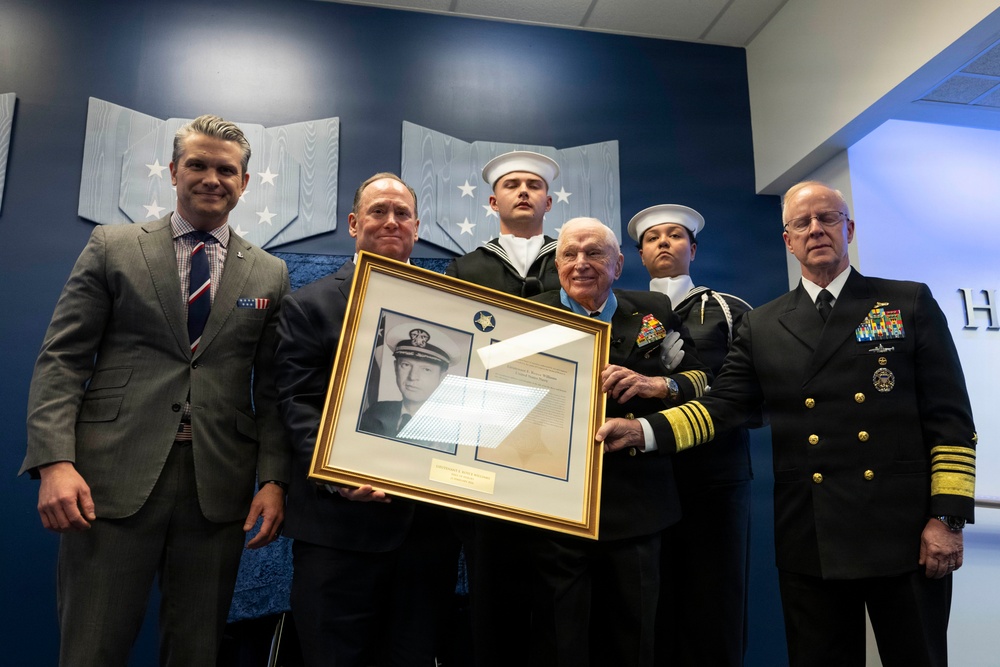 SW Hegseth Hosts MoH Recipient Capt. William's HoH Induction