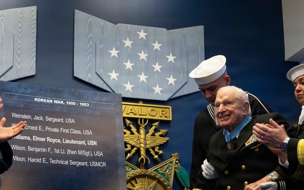 SW Hegseth Hosts MoH Recipient Capt. William's HoH Induction