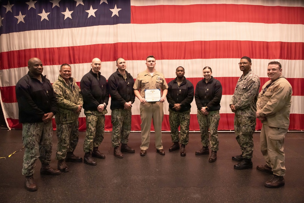 USS Ronald Reagan (CVN 76) Sailor receives Aviation Boatswain’s Mate of the Year Award