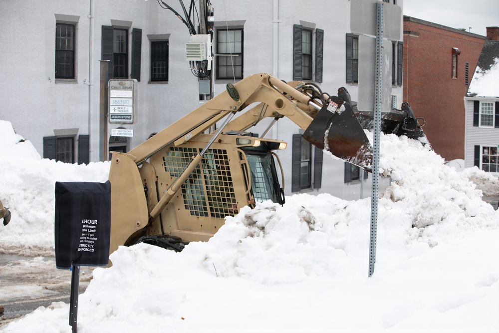 Mass. Guard Responds to Blizzard in Plymouth