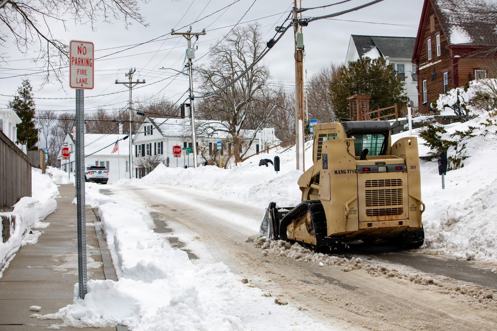 Mass. Guard Responds to Blizzard in Plymouth