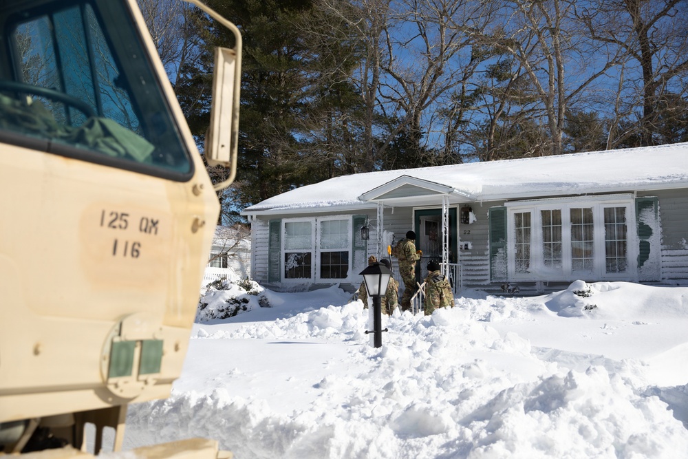 Mass Guardmen Assist Elderly Residents of Kingston