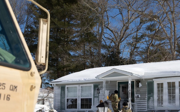 Mass Guardmen Assist Elderly Residents of Kingston