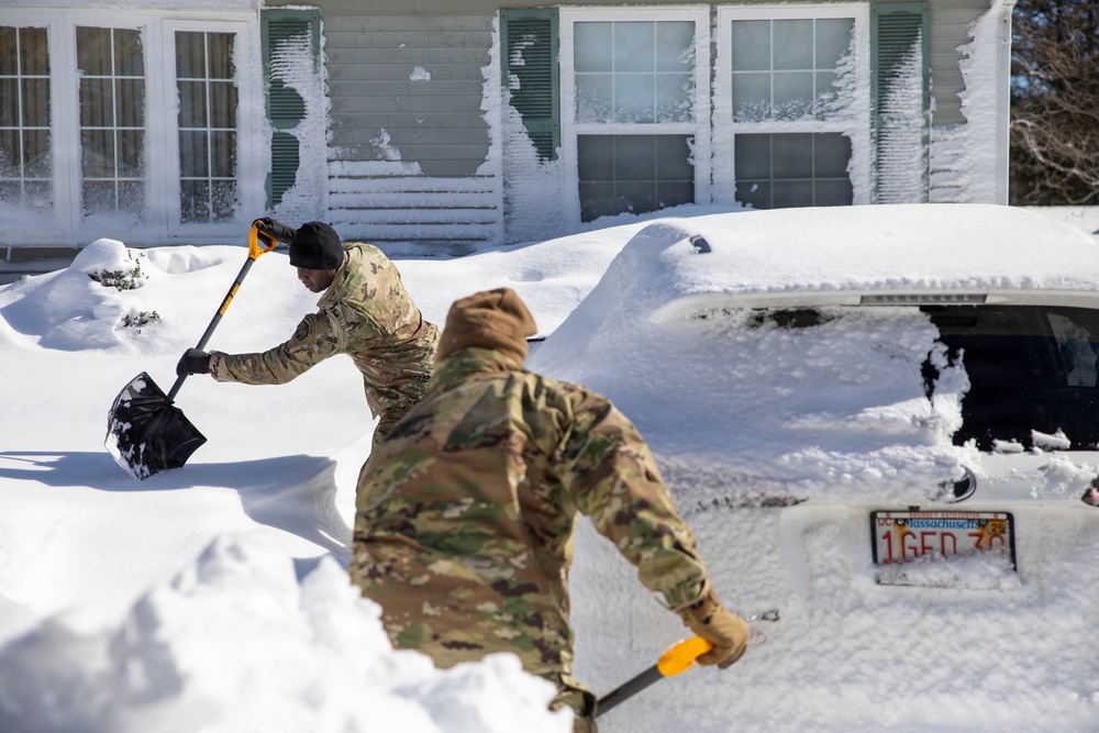 Mass Guardmen Assist Elderly Residents of Kingston