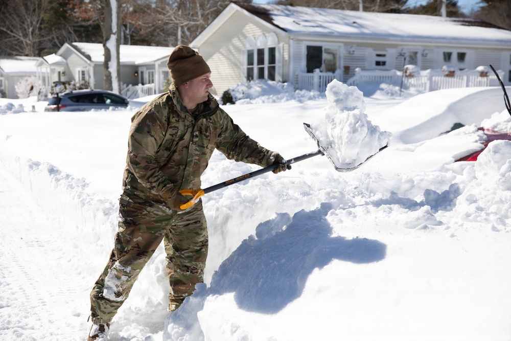 Mass Guardmen Assist Elderly Residents of Kingston